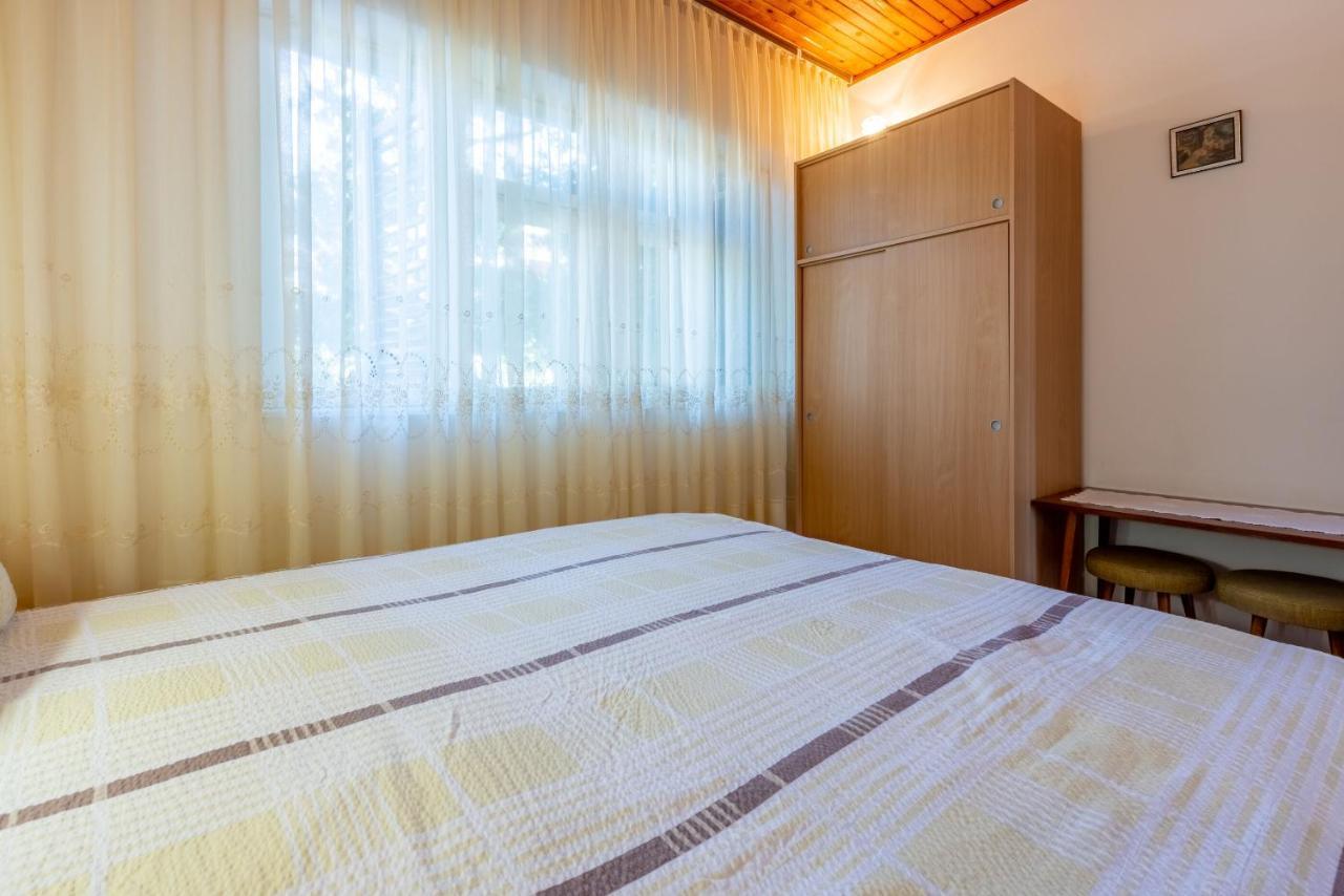 Apartments Hinic Selce Exterior photo